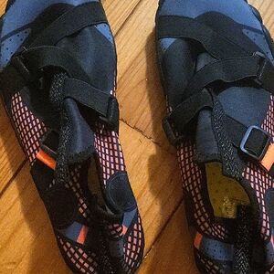 Water-Ready Women's Grip Shoes in Black and Coral